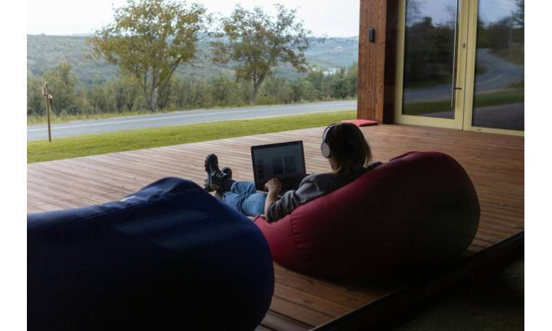 The evolution of digital nomadism: From hi-tech hacker spaces to crypto coworking